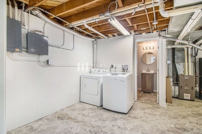 Building Photo - WESTGATE UPDATED RANCH