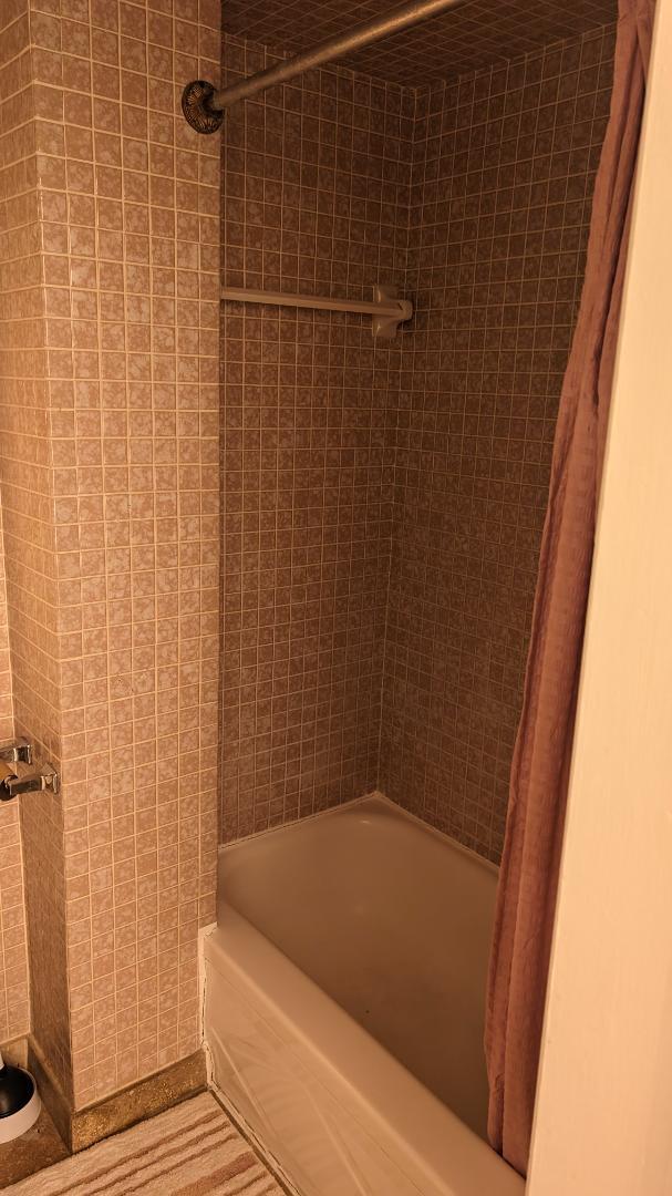 Building Photo - 2822 Pine Tree Dr