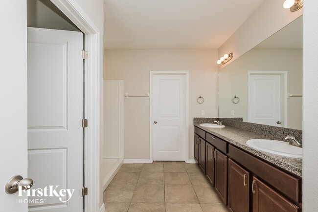 Building Photo - 10111 Crested Fringe Dr