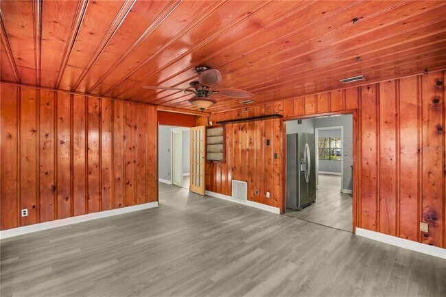 Building Photo - 6013 N Otis Ave