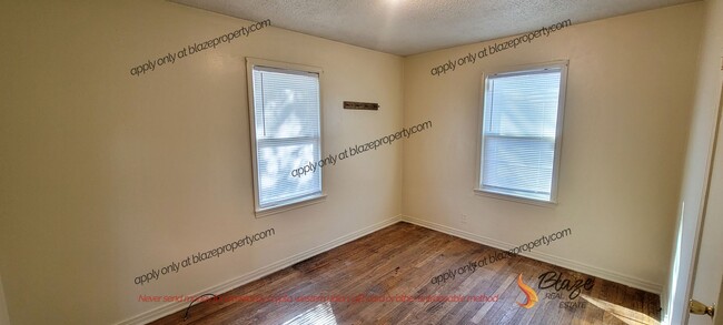 Building Photo - Your Cozy 2-Bedroom Oasis Awaits!