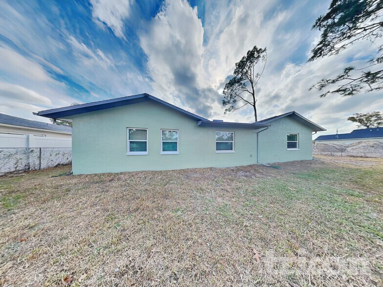 Building Photo - 10391 Lear St