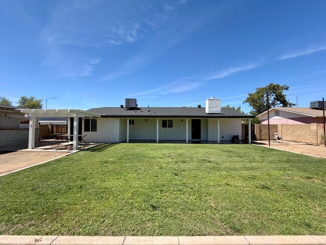 Building Photo - 3761 E Dulciana Ave