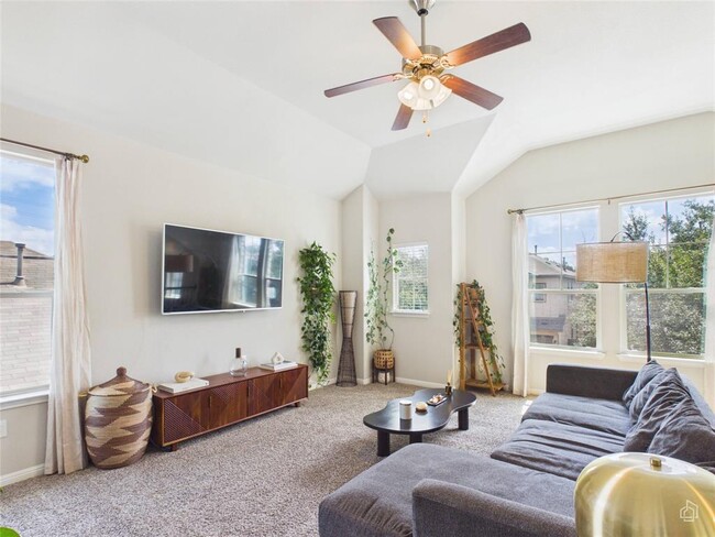 Building Photo - 9310 Tanager Way