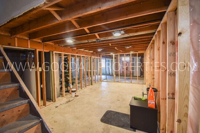 Building Photo - 2 Bedroom 2 Bath Home in Des Moines