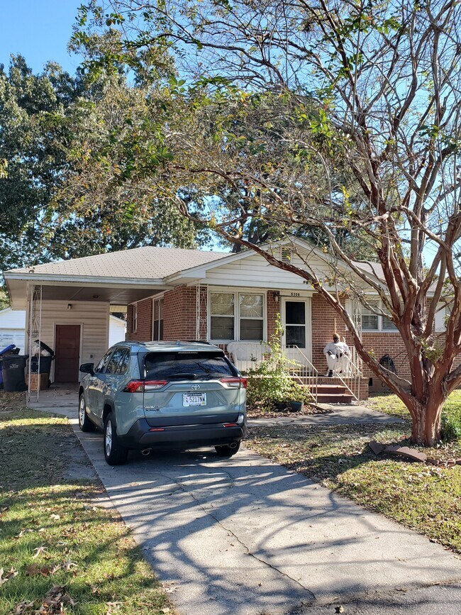 House and Carport - 5306 Eva st
