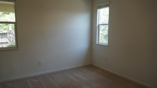 Building Photo - Spacious 3 bedroom 2 bath home in Rancho Cordova!!