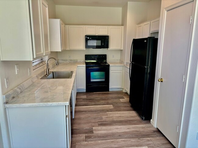 Building Photo - 3018 W Sands Dr