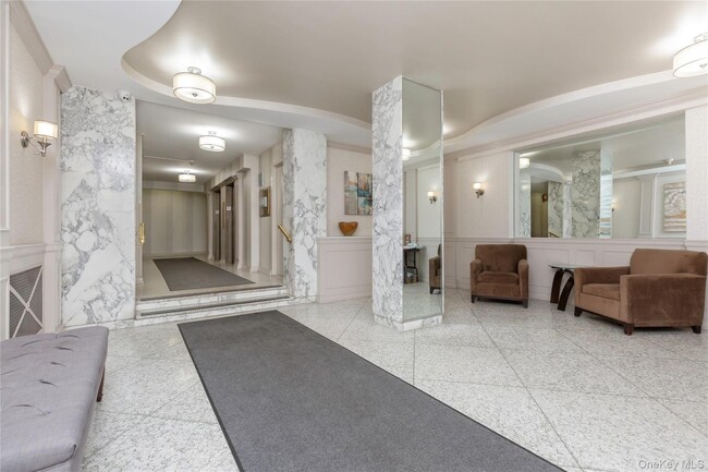 Building Photo - 30 Lake St