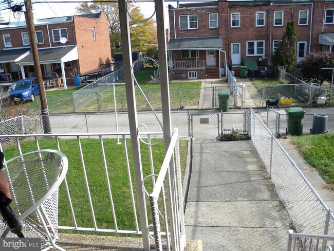 Building Photo - 325 Imla St