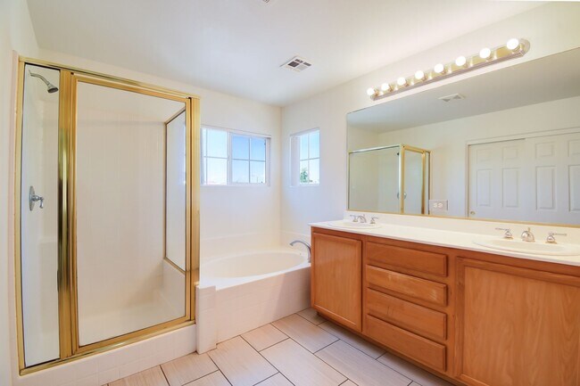 Building Photo - 3 Bed Home - Open Floor Design - Community Pool - New Everything Inside
