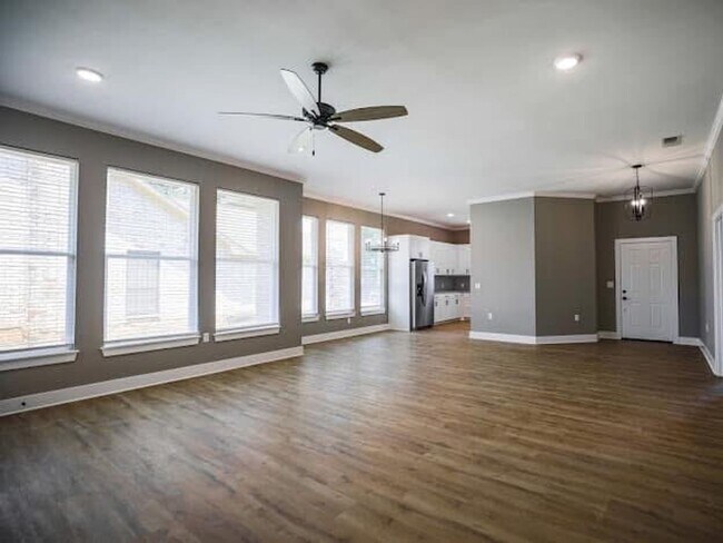 Building Photo - 13 Fernwood Dr