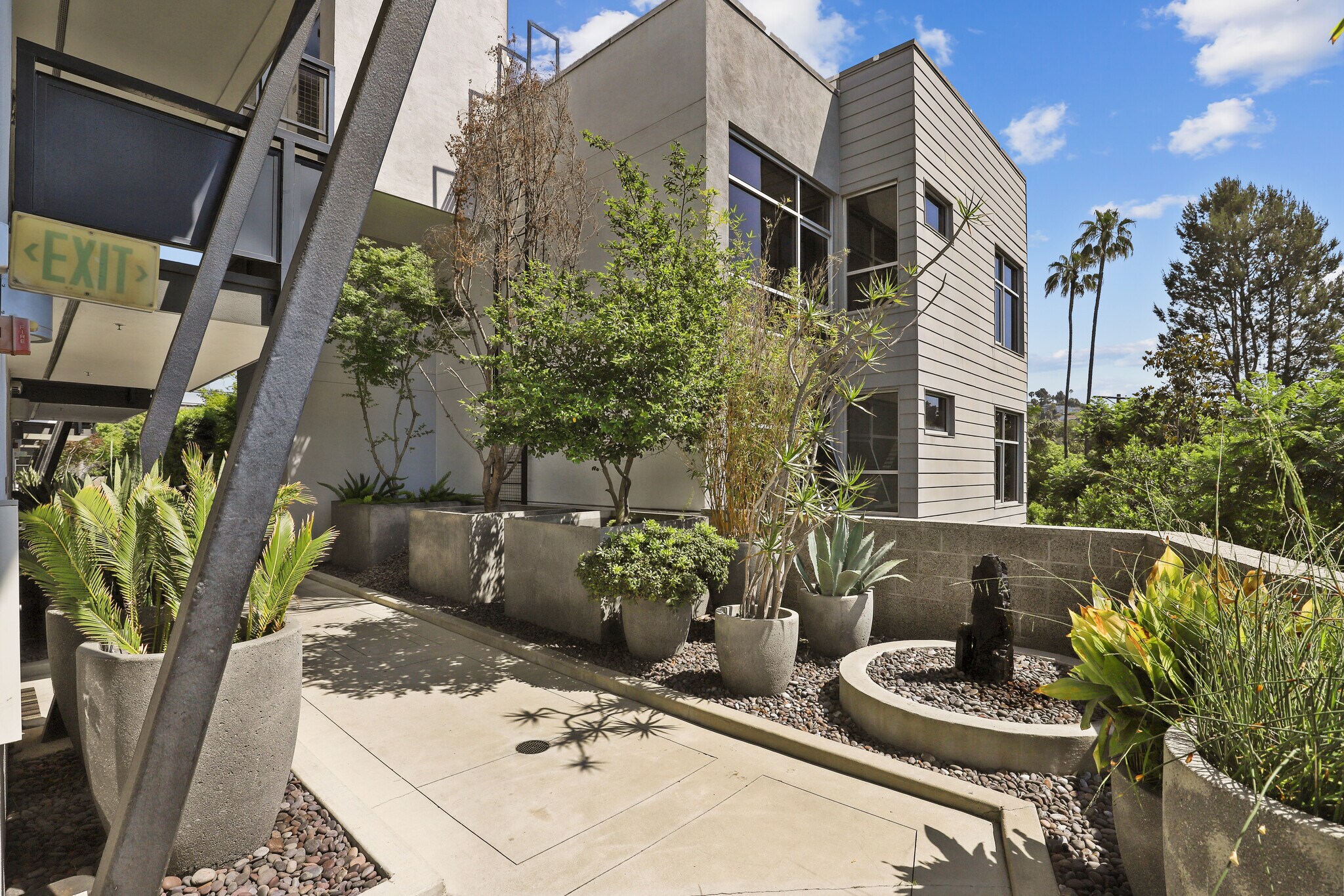 Building Photo - 4111 Sunset Blvd