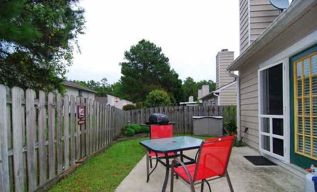 Building Photo - 14 Heritage Village Ln