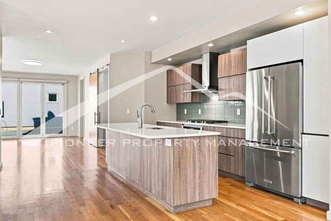 Building Photo - 3625 Mariposa St