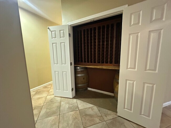 Building Photo - Southwest 4 bedroom