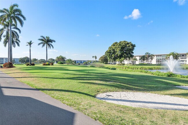 Building Photo - 1901 Bermuda Cir