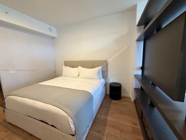 Building Photo - 398 NE 5th St