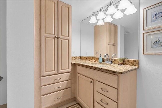 Building Photo - 6500 Sunset Way