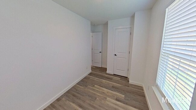 Building Photo - 275 Vanderbilt Rd