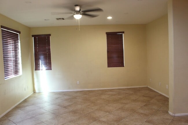 Building Photo - Large 4 bedroom home in Power Ranch