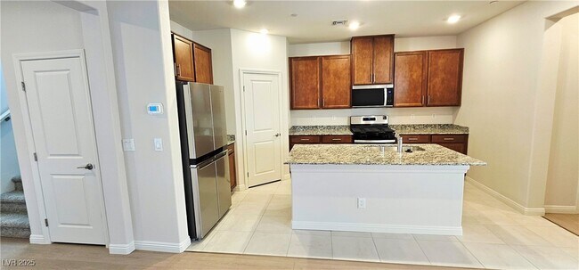 Building Photo - 2755 Tricase St