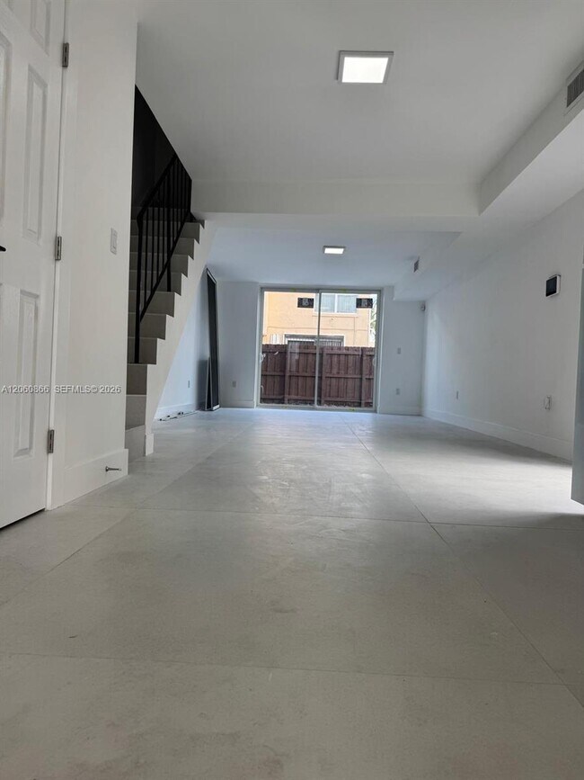 Building Photo - 1115 W 38th Terrace