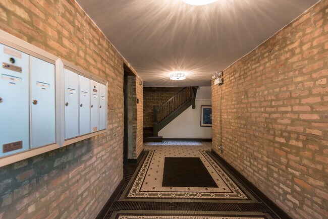 Building Photo - 4354 S Prairie Ave