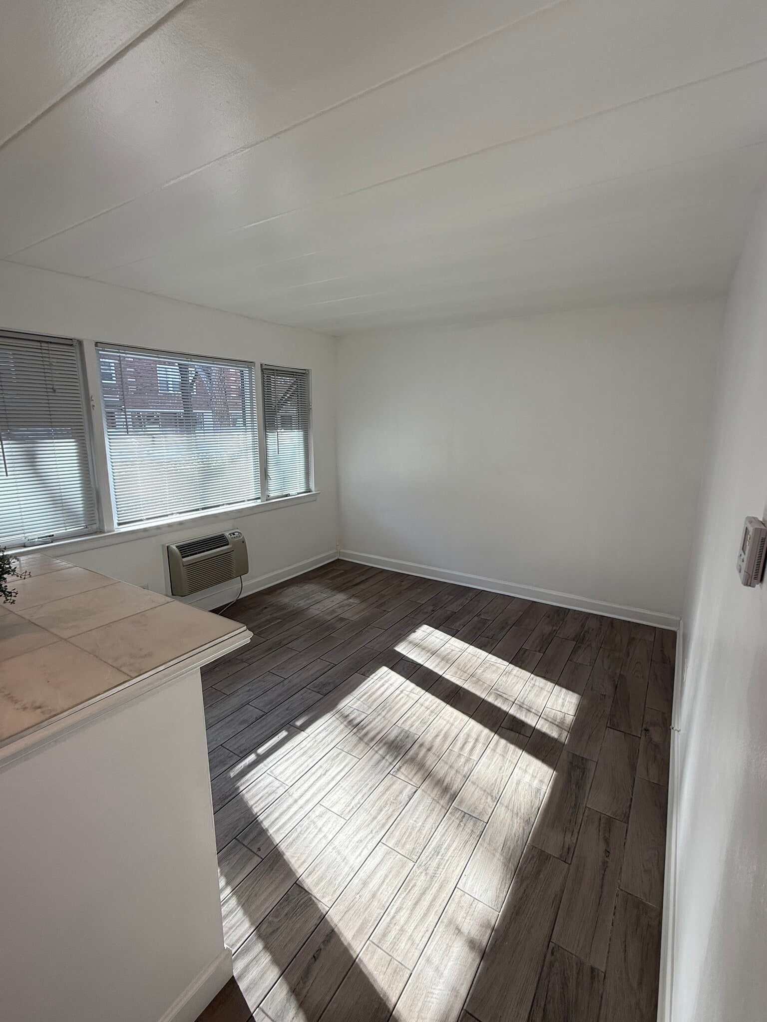 Building Photo - 40 Harrison St