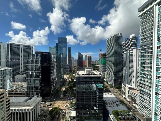 Building Photo - 1060 Brickell Ave