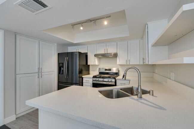 Building Photo - Great 3 bedroom home in South Shore!!