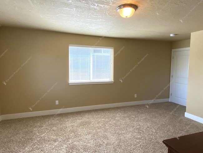 Building Photo - SW Bend Home Close to Old Mill & Deschutes River Trail