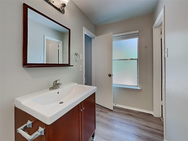 Building Photo - 15810 Murrelet Ct