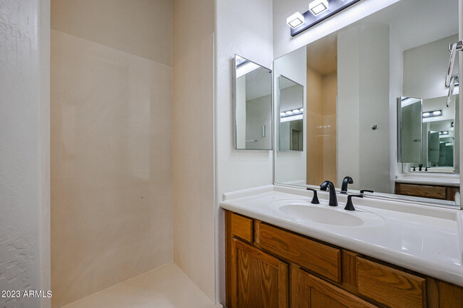 Building Photo - 4603 W Villa Linda Dr