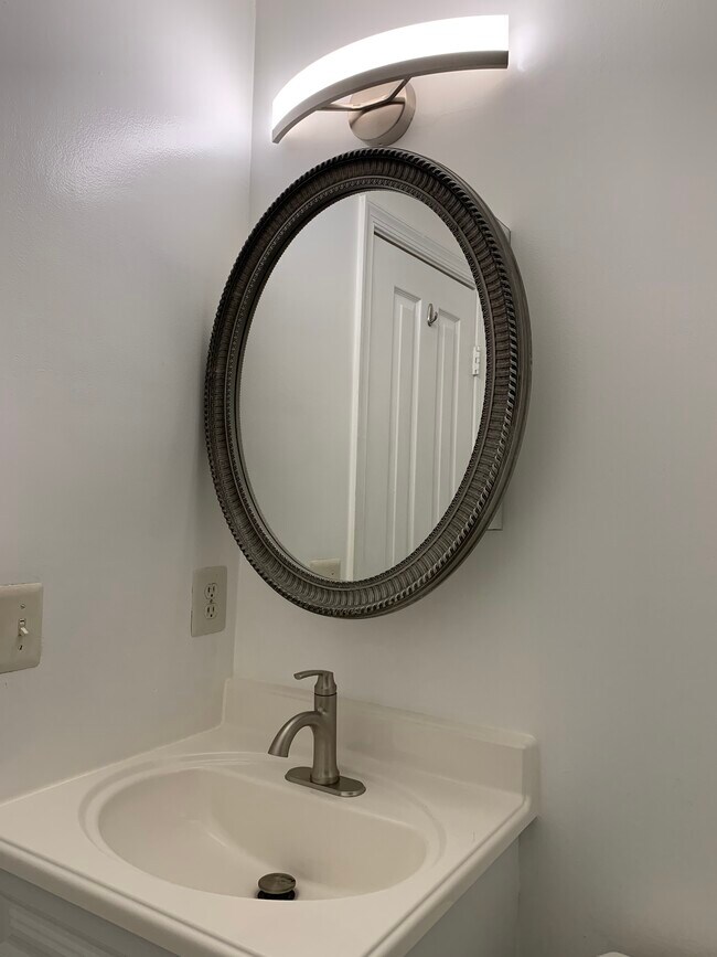 Second Floor Master Bathroom - 9308 Steeple Ct