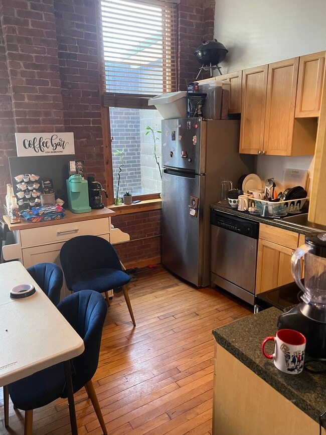 Building Photo - Downtown Bridgeport 1-Bed, 2-Bath with All...