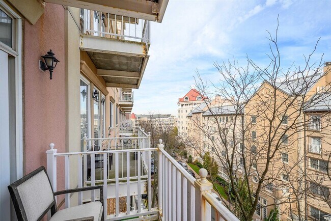 Building Photo - 207 Shearwater Ct W