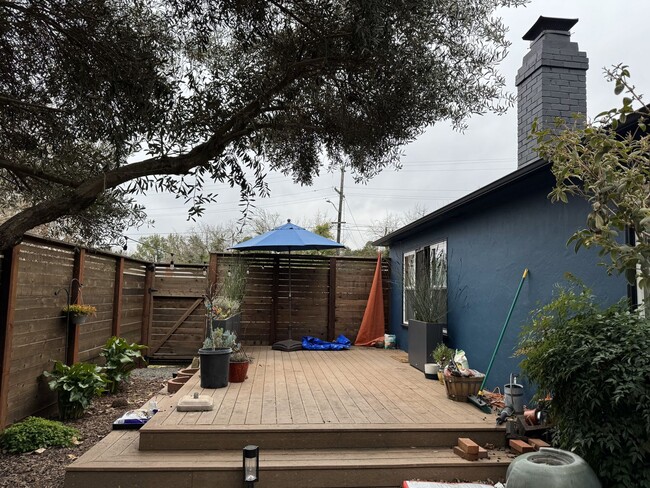 Building Photo - Nicely updated Santa Rosa Bungalow