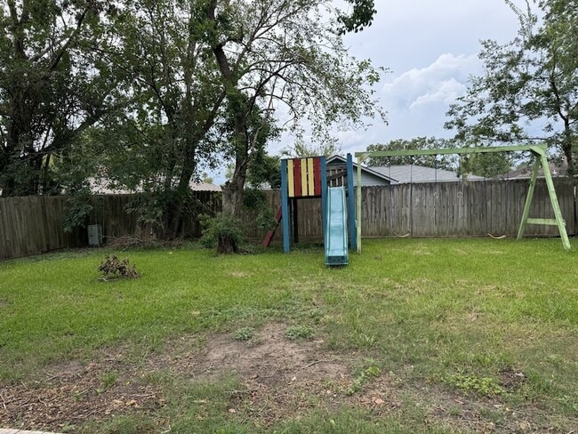 Building Photo - 16607 David Glen Dr