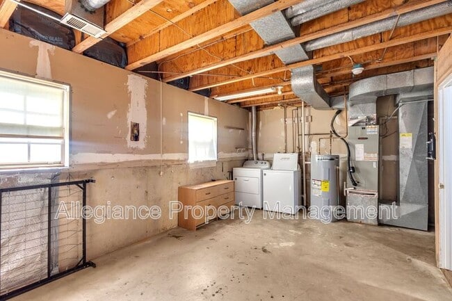 Building Photo - 5743 Burke Towne Ct