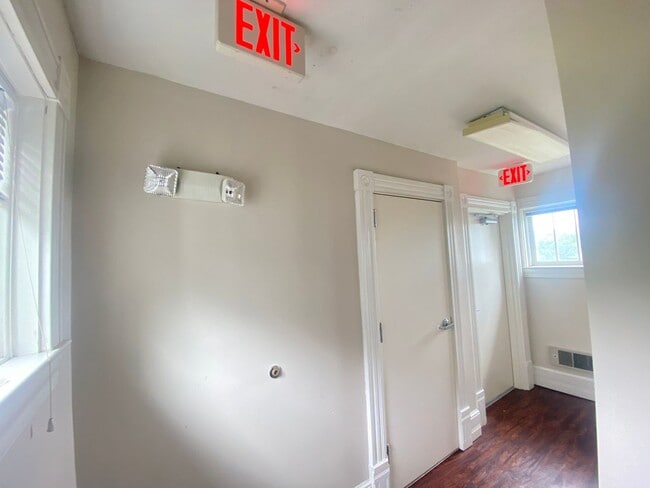 Building Photo - 9 Bed 5 Bath Historic Home - Commercial Use