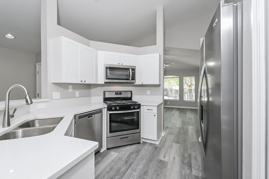 Building Photo - 3208 Summer Cruise Dr