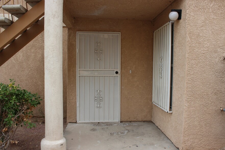 Building Photo - 1830 N Pecos Rd