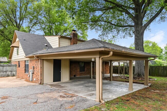 Building Photo - 5657 Rensslaer Dr