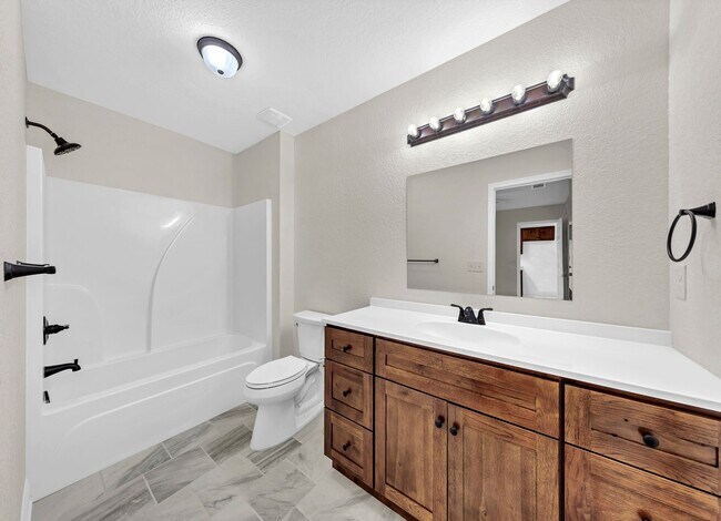 Building Photo - MOVE IN SPECIAL 1/2 off 1st months rent!!!!