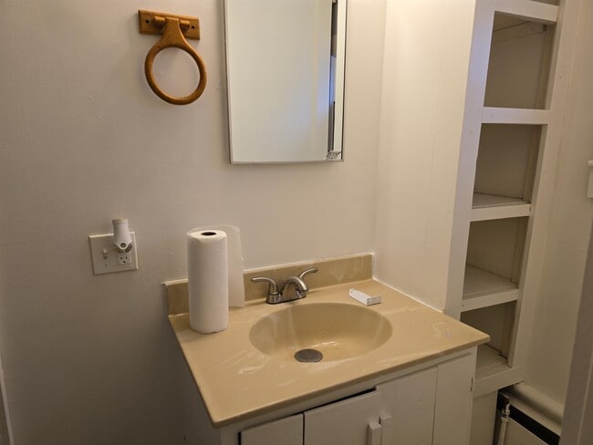 Building Photo - 220 Main St