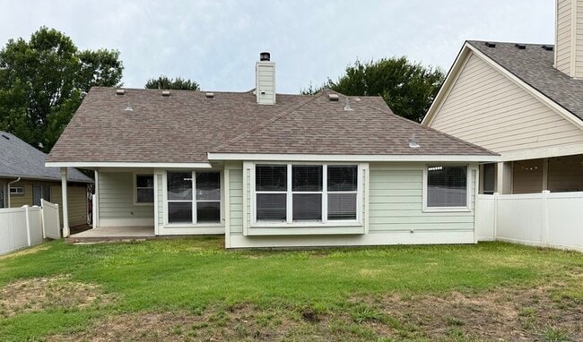 Building Photo - 413 Hilltop Dr