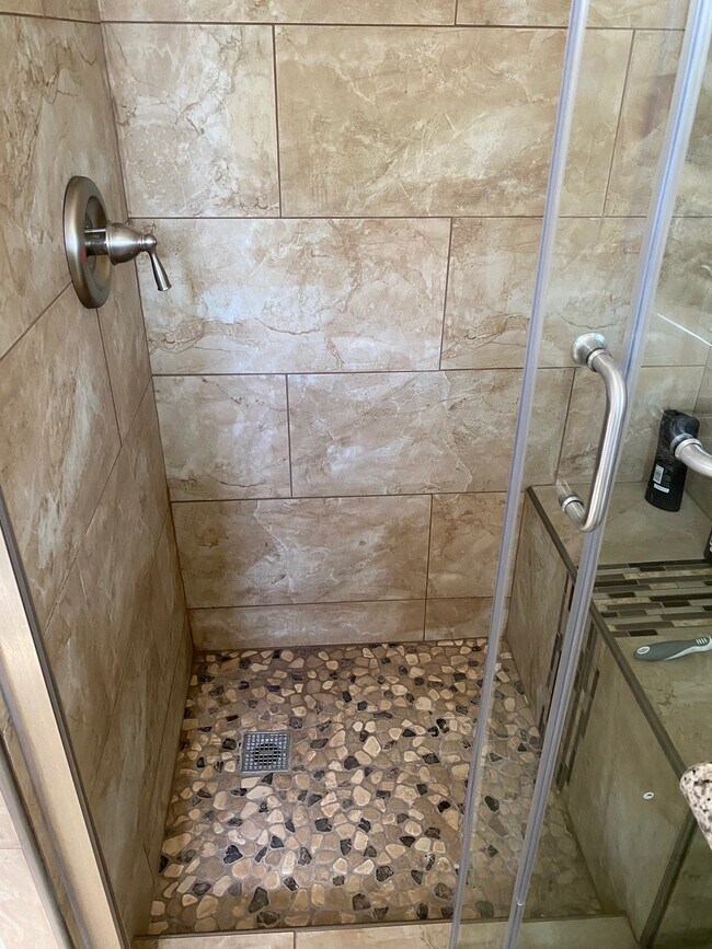 Tiled walk-in shower - 627 Timberpine Ave