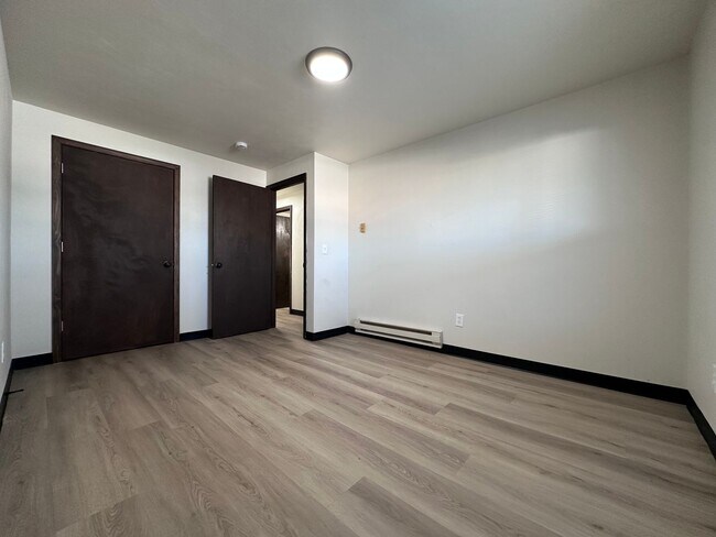 Building Photo - Noble Estates |||