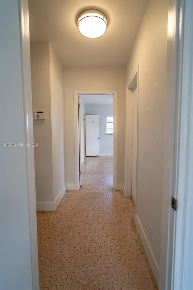 Building Photo - 475 S Shore Dr